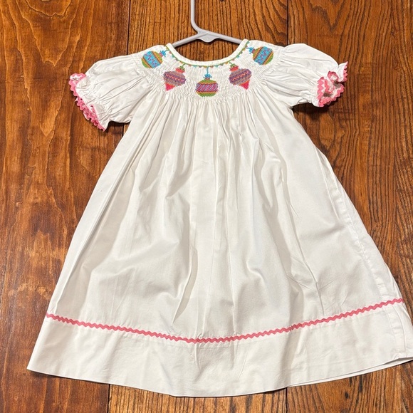 Avavini Other - Avavini Hand Smocked White Dress W/Pink And Blue Embroidered Christmas Deco 18M